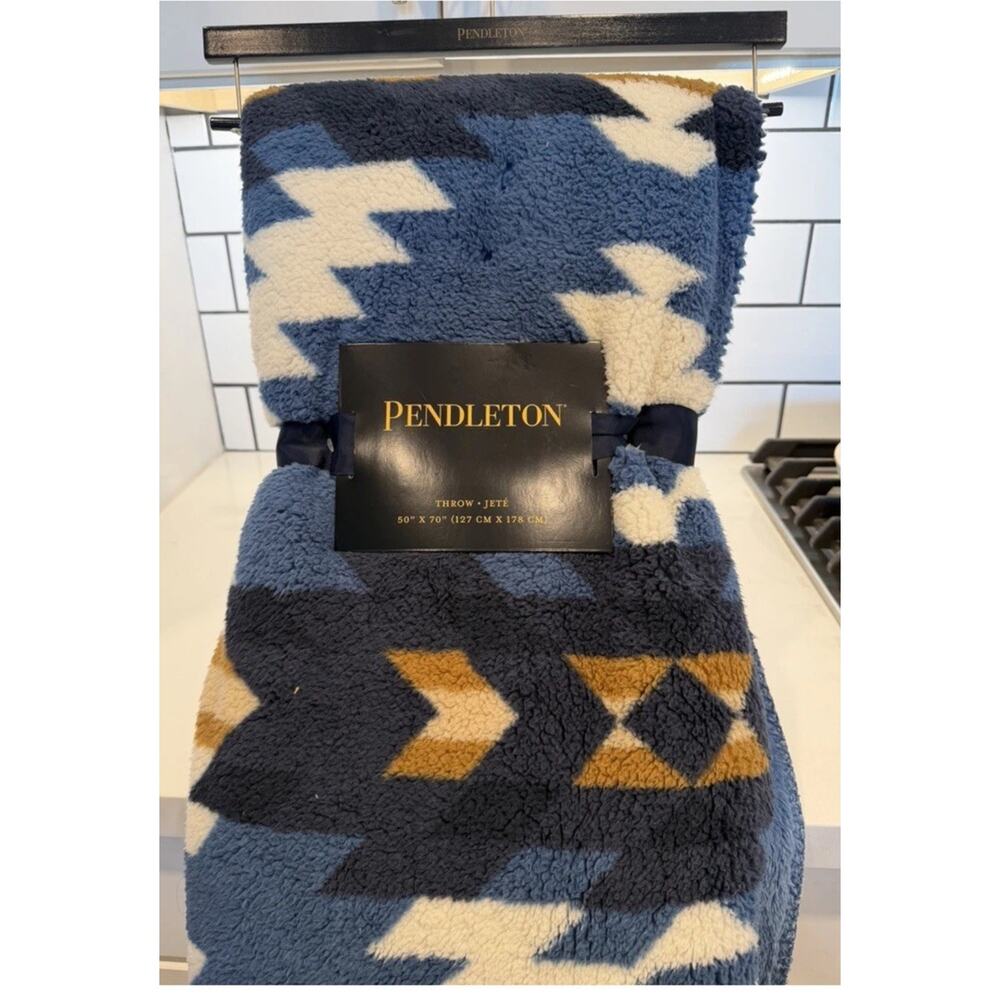 Pendleton Eagle River Sherpa Throw Blanket - 50x70” - Brand New with Tags Blue